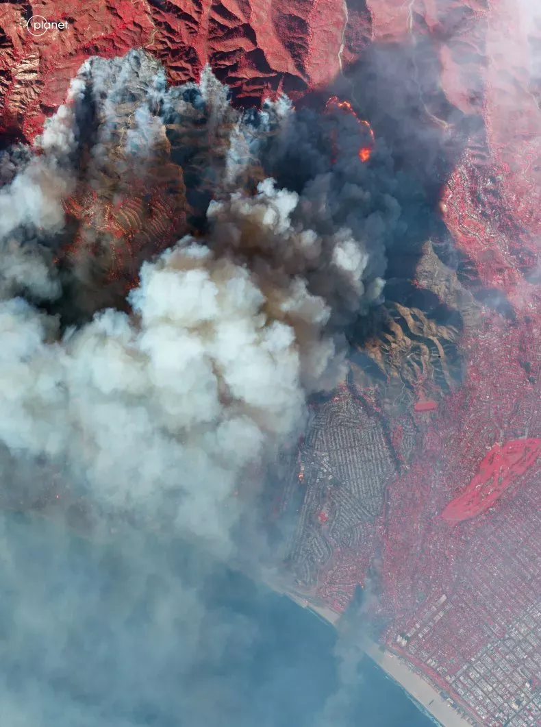 Imagini din satelit dezvăluie dezastrul provocat de incendiile din Los Angeles