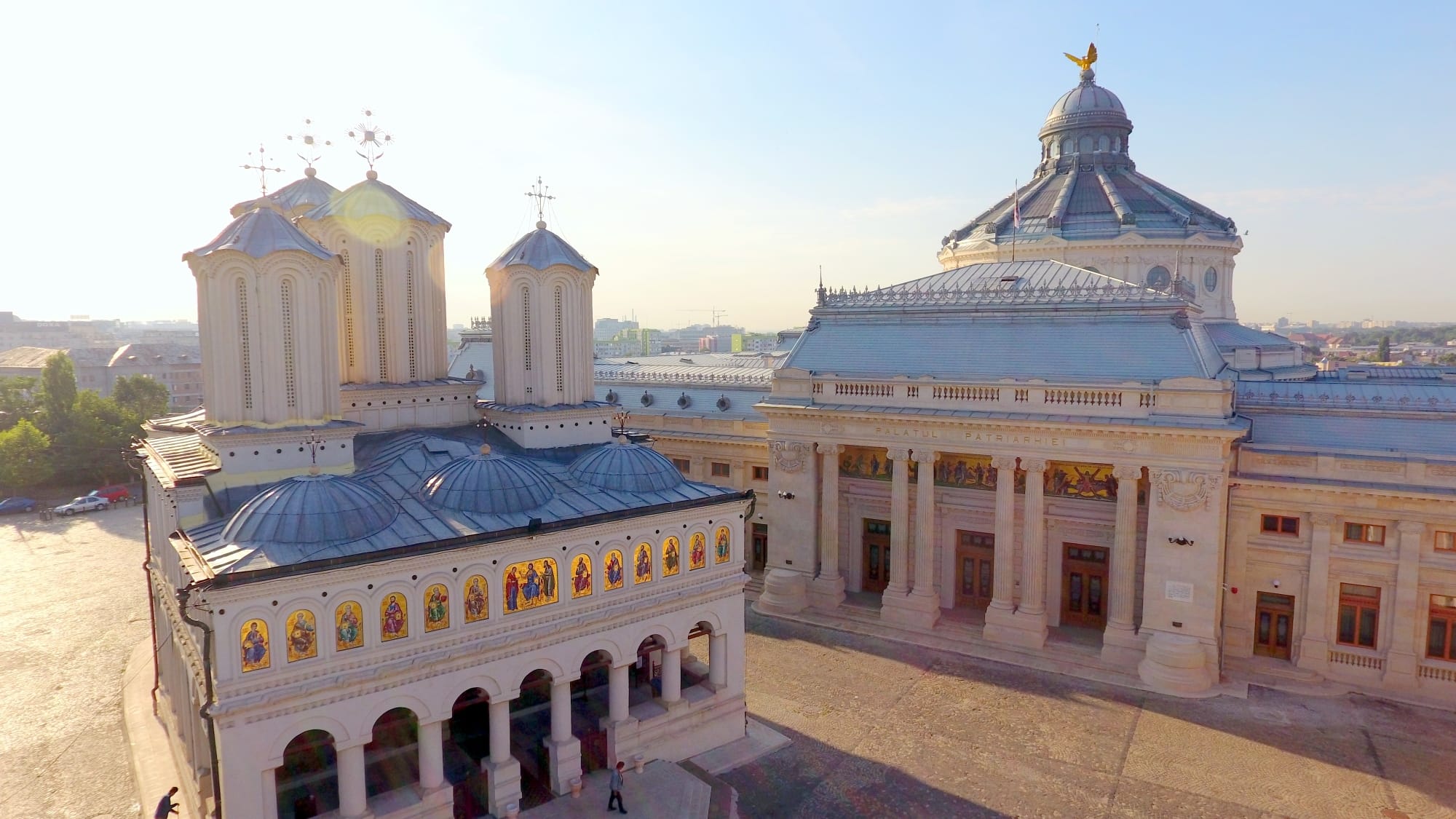 Bat clopotele peste România: Biserica Ortodoxă Română celebrează astăzi 100 de ani de la ridicarea la rangul de Patriarhie și 140 de ani de la recunoașterea autocefaliei.