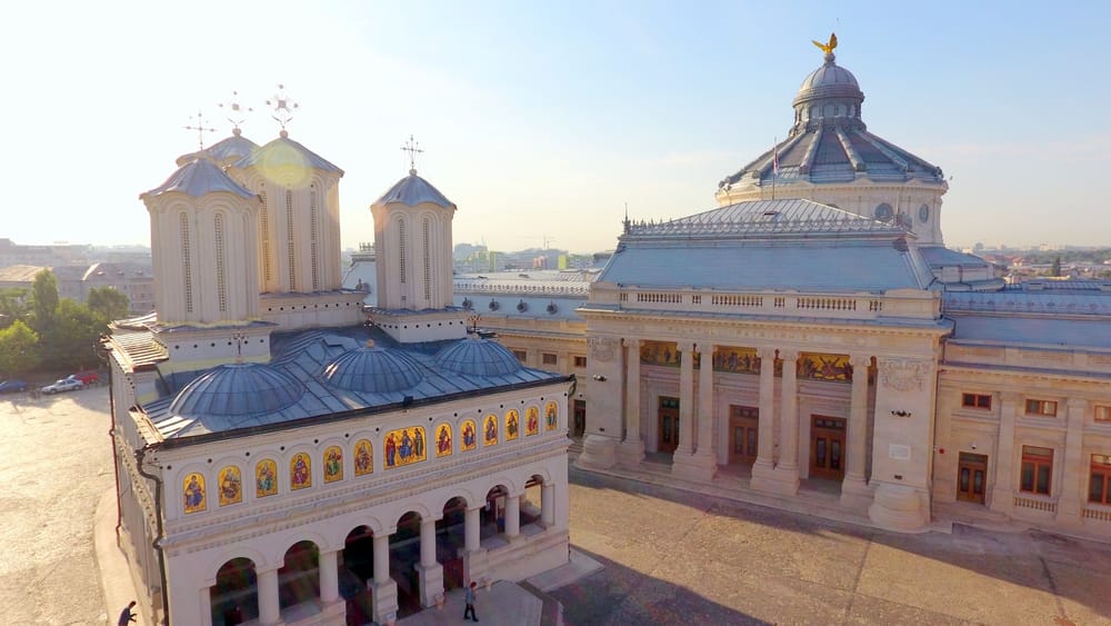 Bat clopotele peste România: Biserica Ortodoxă Română celebrează astăzi 100 de ani de la ridicarea la rangul de Patriarhie și 140 de ani de la recunoașterea autocefaliei. imagine postare